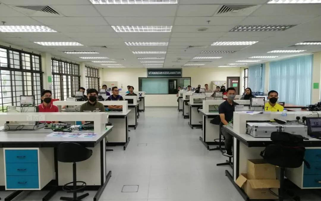 PENJANA Bagi Graduan Politeknik & Kolej Komuniti 2022 Siemens Automation Cooperate with Education (SCE) Simatic S7 Basic Training untuk Politeknik Mersing