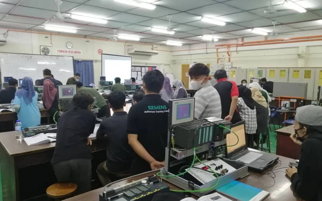 PENJANA Bagi Graduan Politeknik dan Kolej Komuniti SCE Simatic S & Basic Training (Professional Certificate)