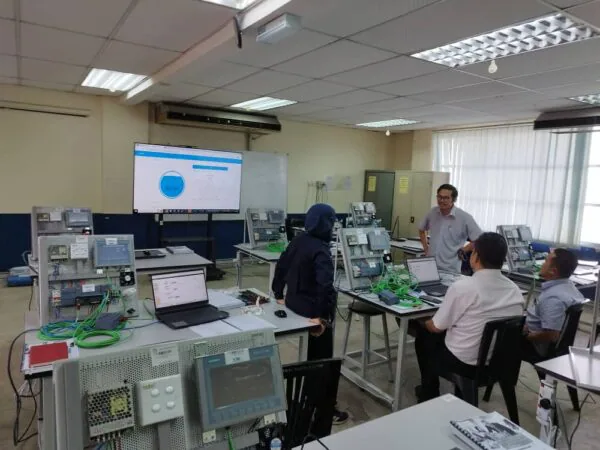 d7688fa5 d003 4f8a 8c32 3ab24e366cae