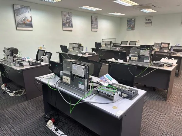 acd27179 d9b9 4ca1 8410 e2be8be5acb2