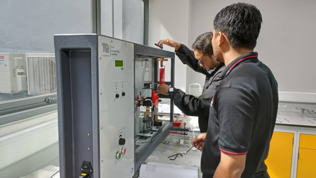 Training for Free Vibrations Test Frame